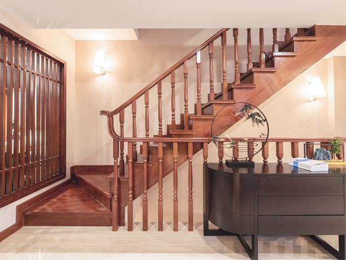 楼梯踏步瓷砖怎么铺贴？楼梯的施工安装有哪些注意事项？