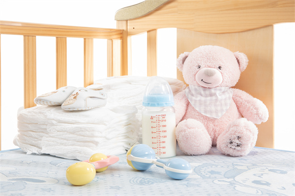 婴儿床安装要注意什么？如何选择婴儿床？