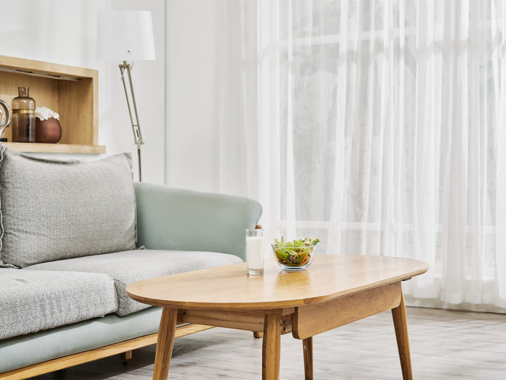 客厅窗帘与沙发搭配怎么做，才能实用又美观？
