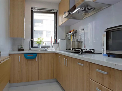 小厨房设计如何提升空间感？装修小白值得一看