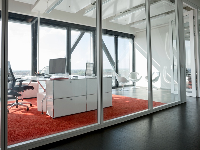 办公室用玻璃做隔断有哪些优点？办公室玻璃隔断的种类有哪些？