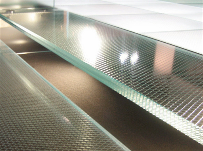 玻璃地板的优缺点有哪些？玻璃地板安全吗？