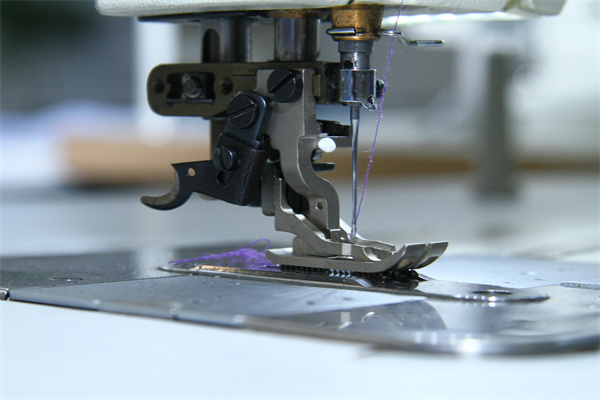 小型缝纫机价格是多少，选购小型缝纫机要注意什么？