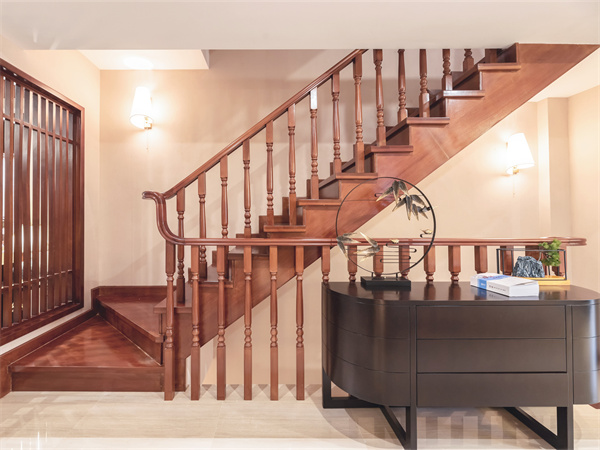 楼梯台阶尺寸是多少？楼梯材质怎样选购？