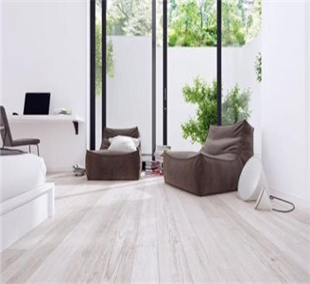 复合地板和瓷砖哪个好  实木地板和复合地板