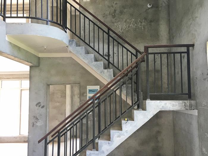 复式楼梯设计的注意事项是什么？复式楼梯设计注意要点