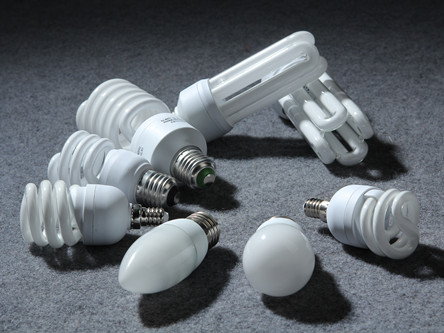 充电节能灯怎样选择？怎样清洁和保养充电节能灯？