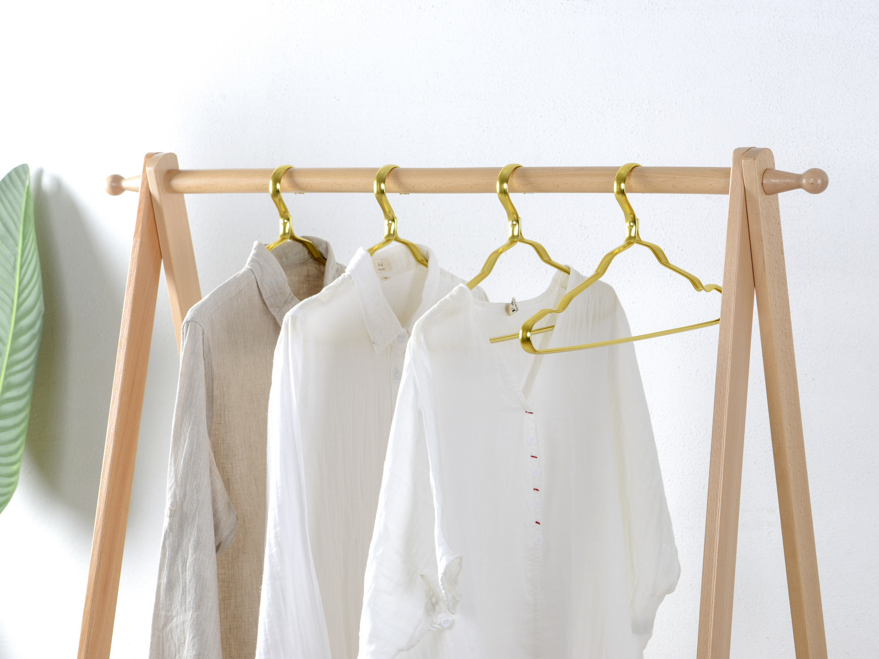 挂衣服架的优点是什么？小阳台如何选择挂衣架？
