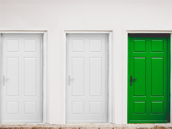 工程烤漆门有哪些种类？如何挑选烤漆门？
