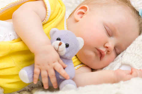 婴儿睡觉出汗多湿枕头  婴儿多大可以睡枕头