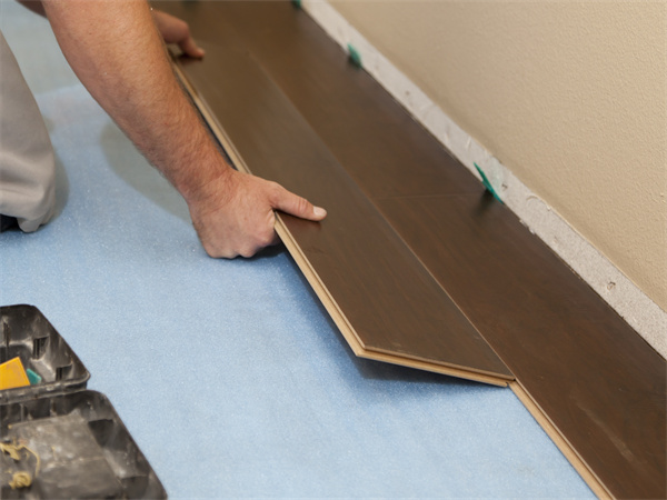 地板防潮地垫的作用有哪些？是不是越厚越好呢？