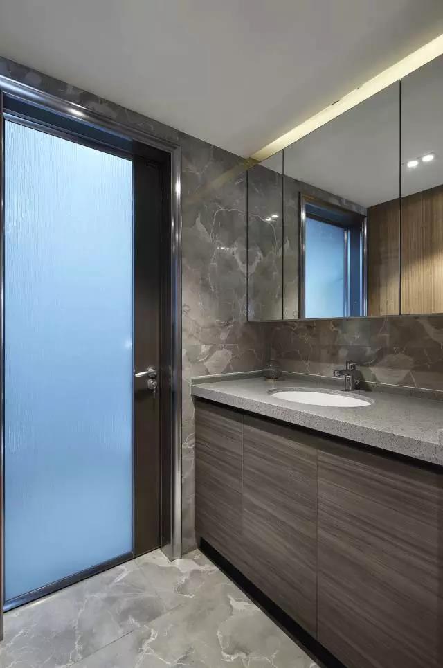 卫生间下水管道如何包裹更美观实用？效果图解析