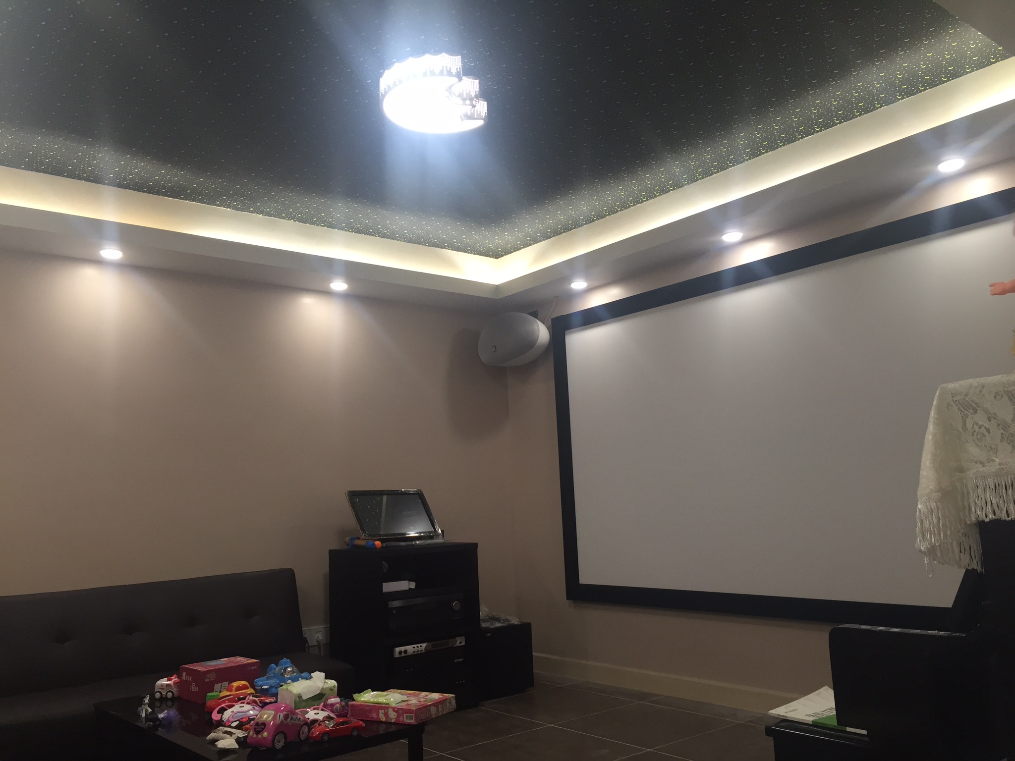 一万元预算打造别具魅力的KTV装修效果图解析