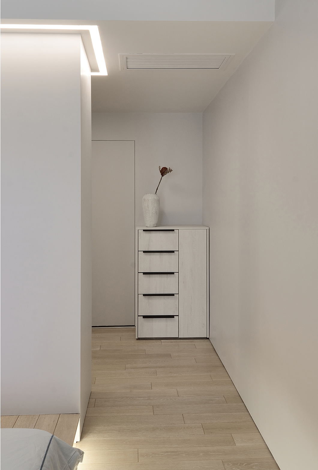 L型鞋柜与餐边柜组合设计效果图，彰显实用与美观