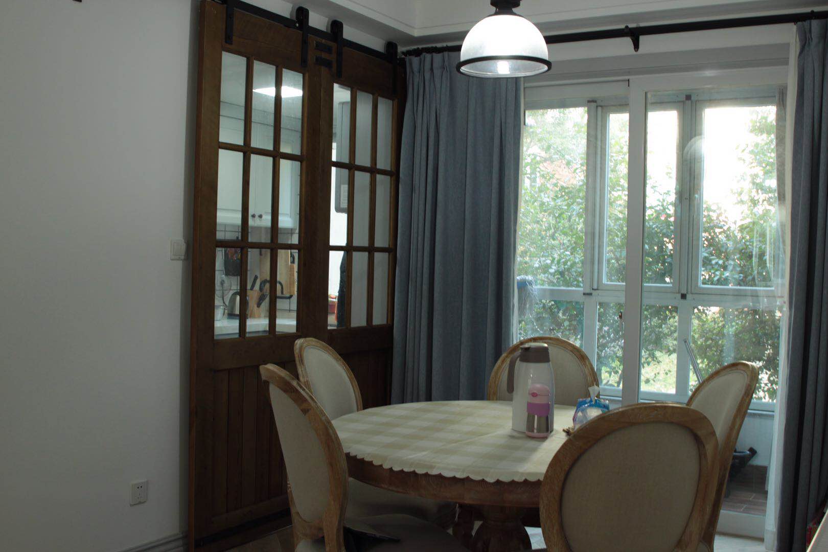 阳台防雨卷帘效果图赏析，打造舒适防护空间