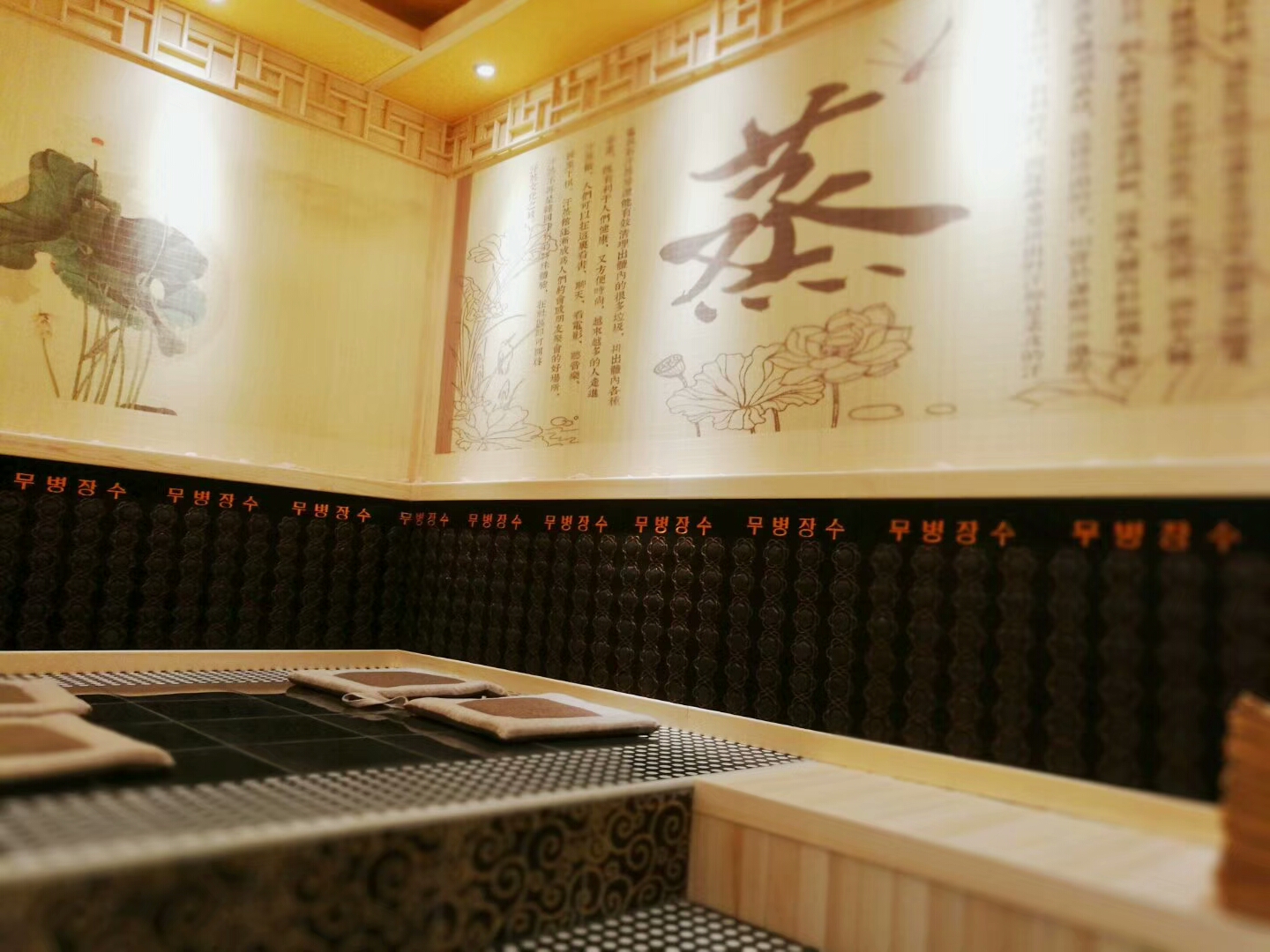 小火锅店墙面装饰设计指南，提升店铺吸引力