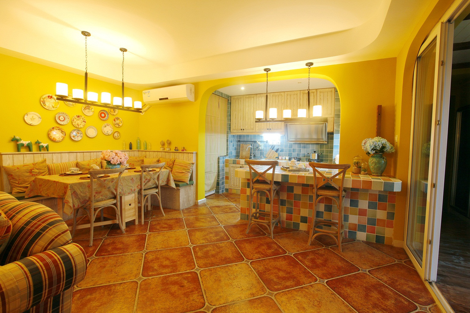 淡黄瓷砖搭配效果图，打造温馨家居空间