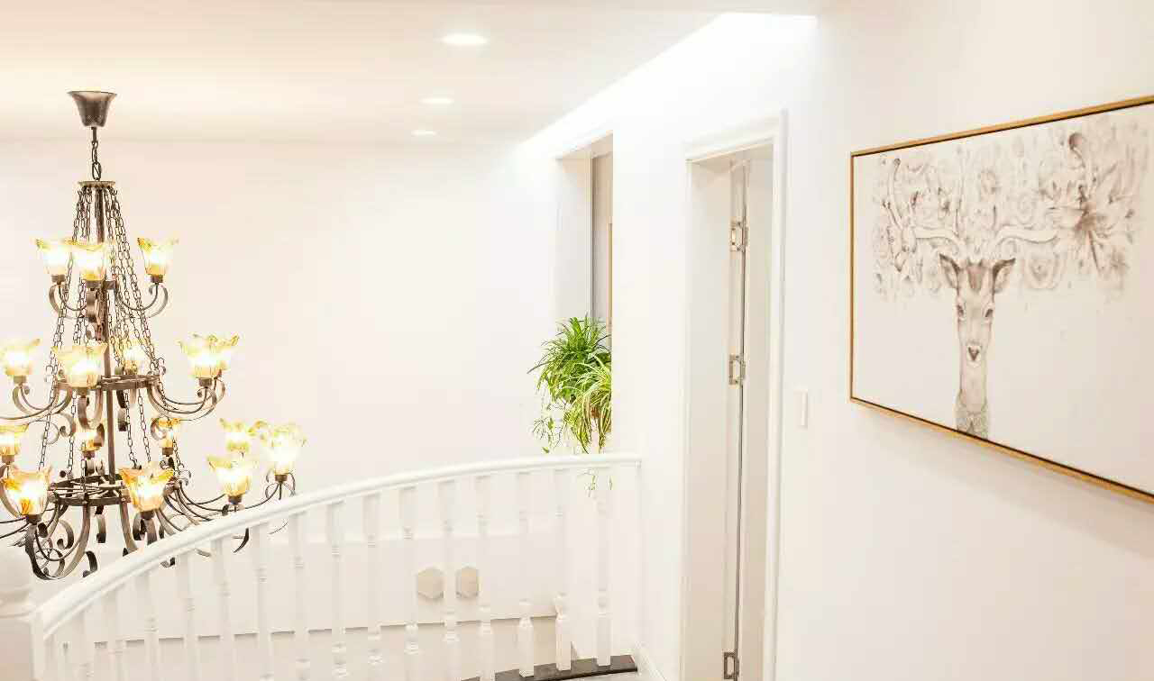 白墙配地墙角线的完美颜色搭配指南