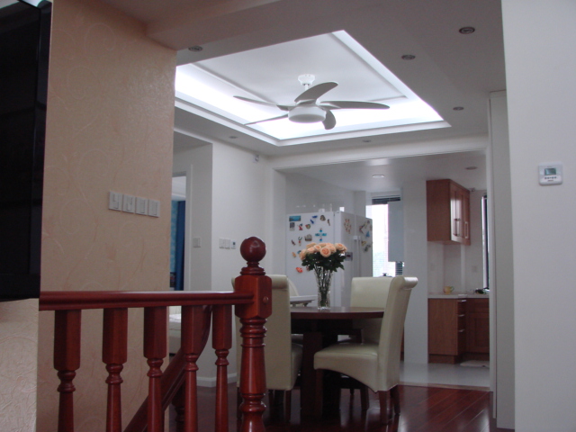 实用与美观融合：阳光板车棚图片大全效果赏析