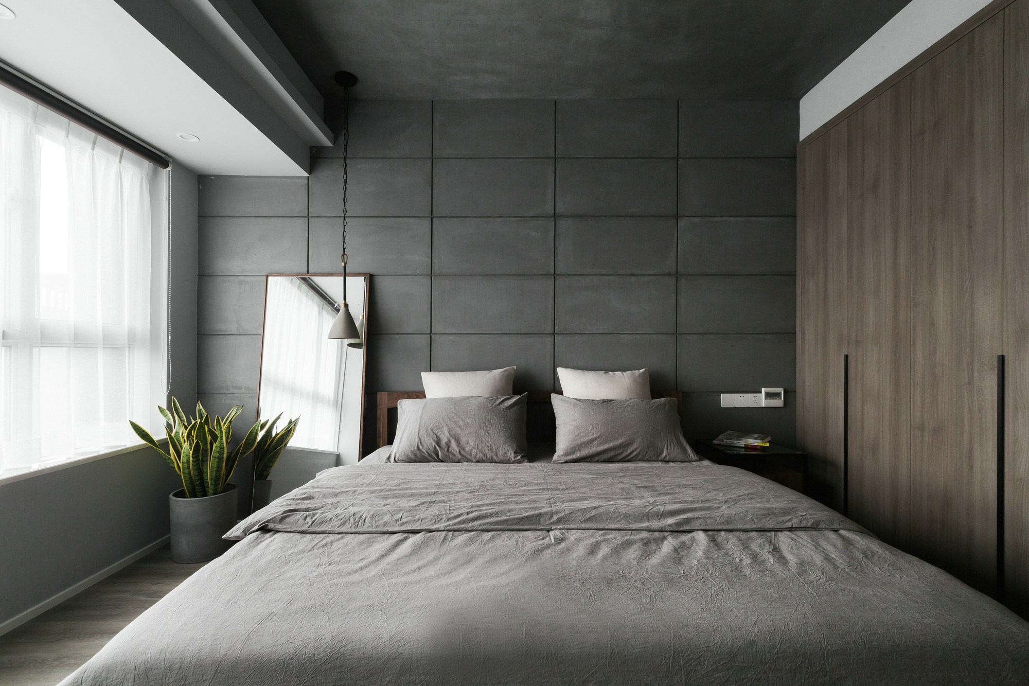 浅灰色地板砖搭配卧室门和衣柜的流行色选技巧