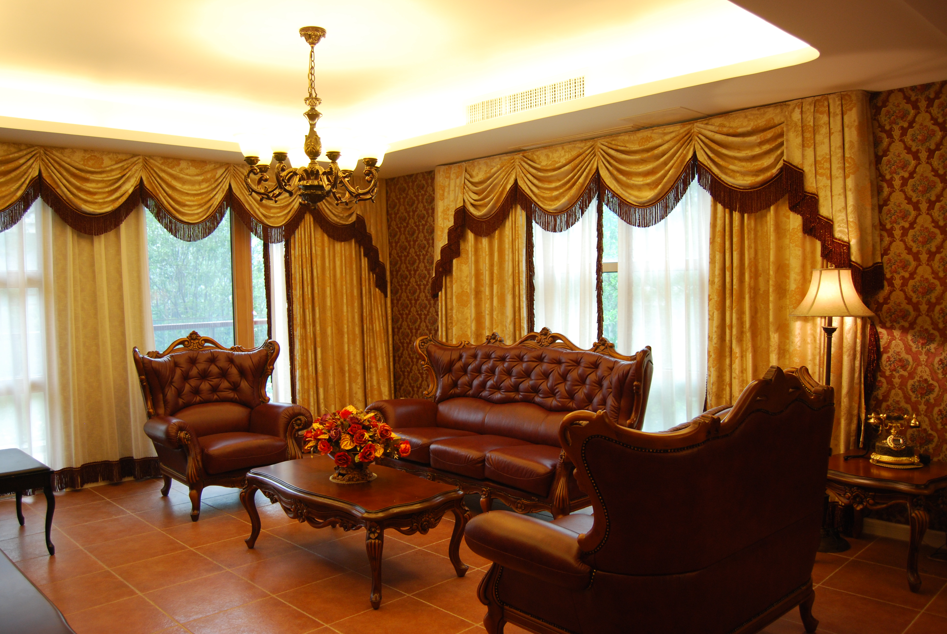 深咖色沙发套搭配技巧与风格推荐