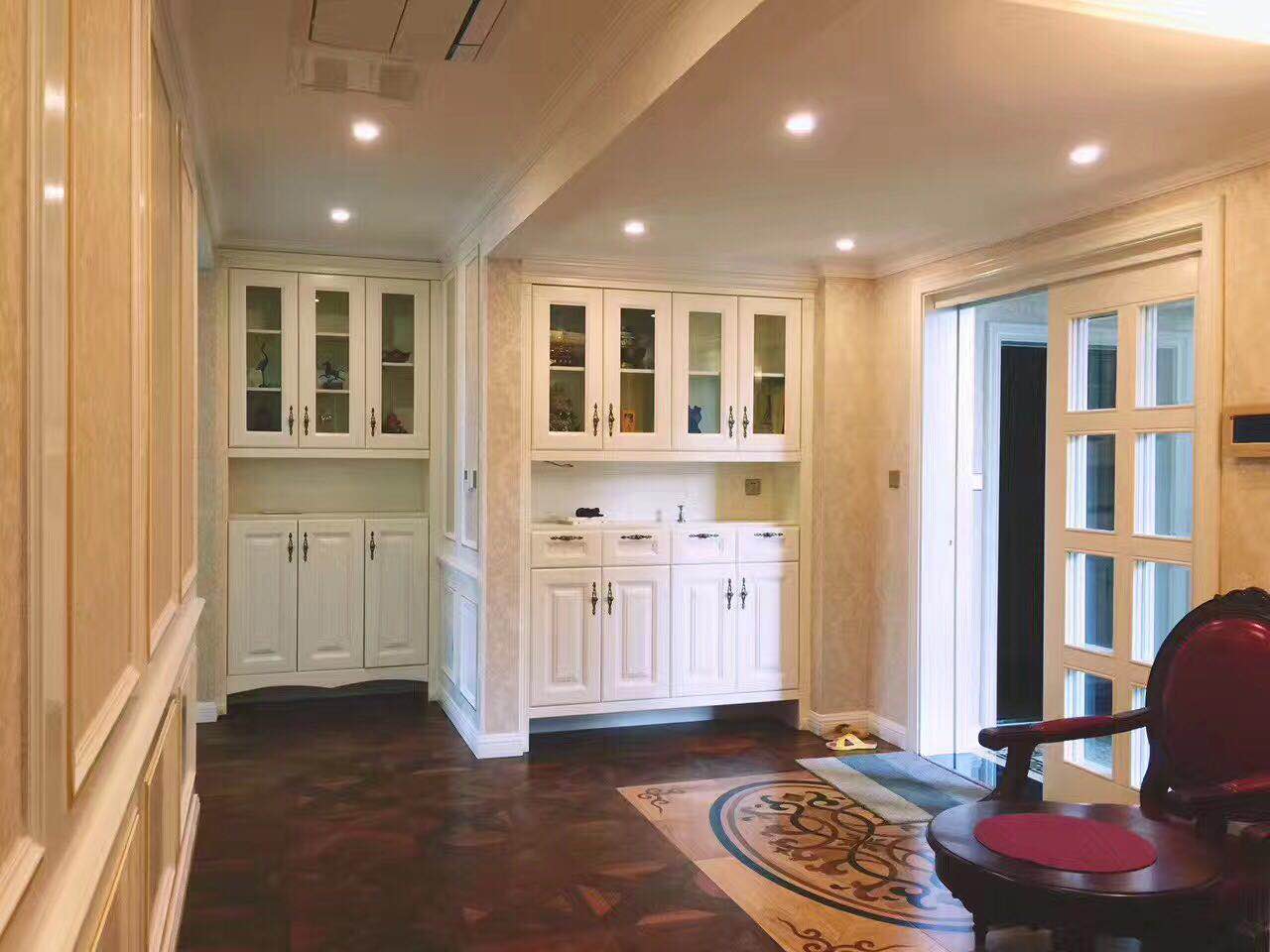 红木顶角线效果图：凸显奢华与细节的家装点睛之笔