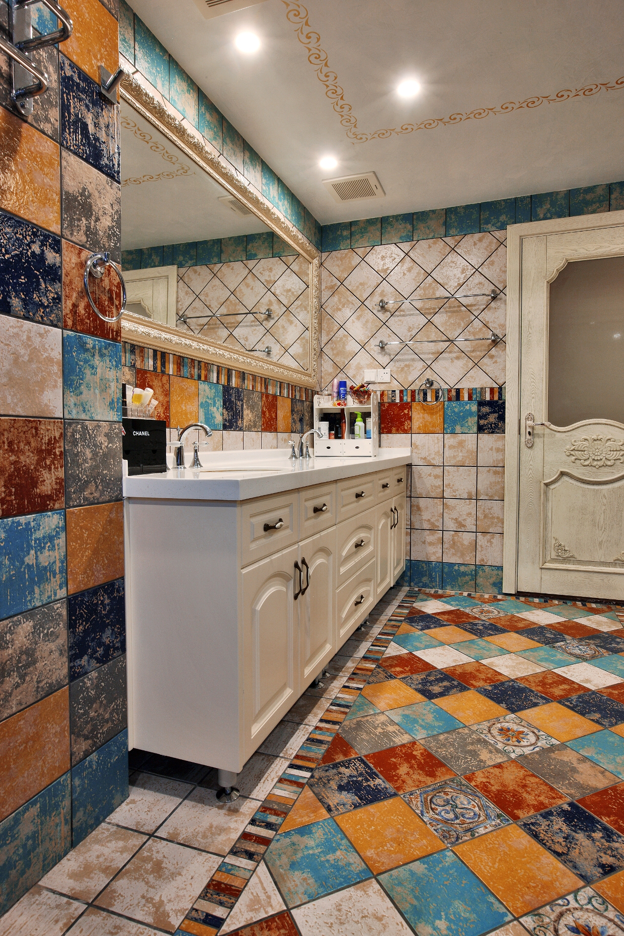 花色瓷砖装修效果图：打造美丽家居空间的最佳选择