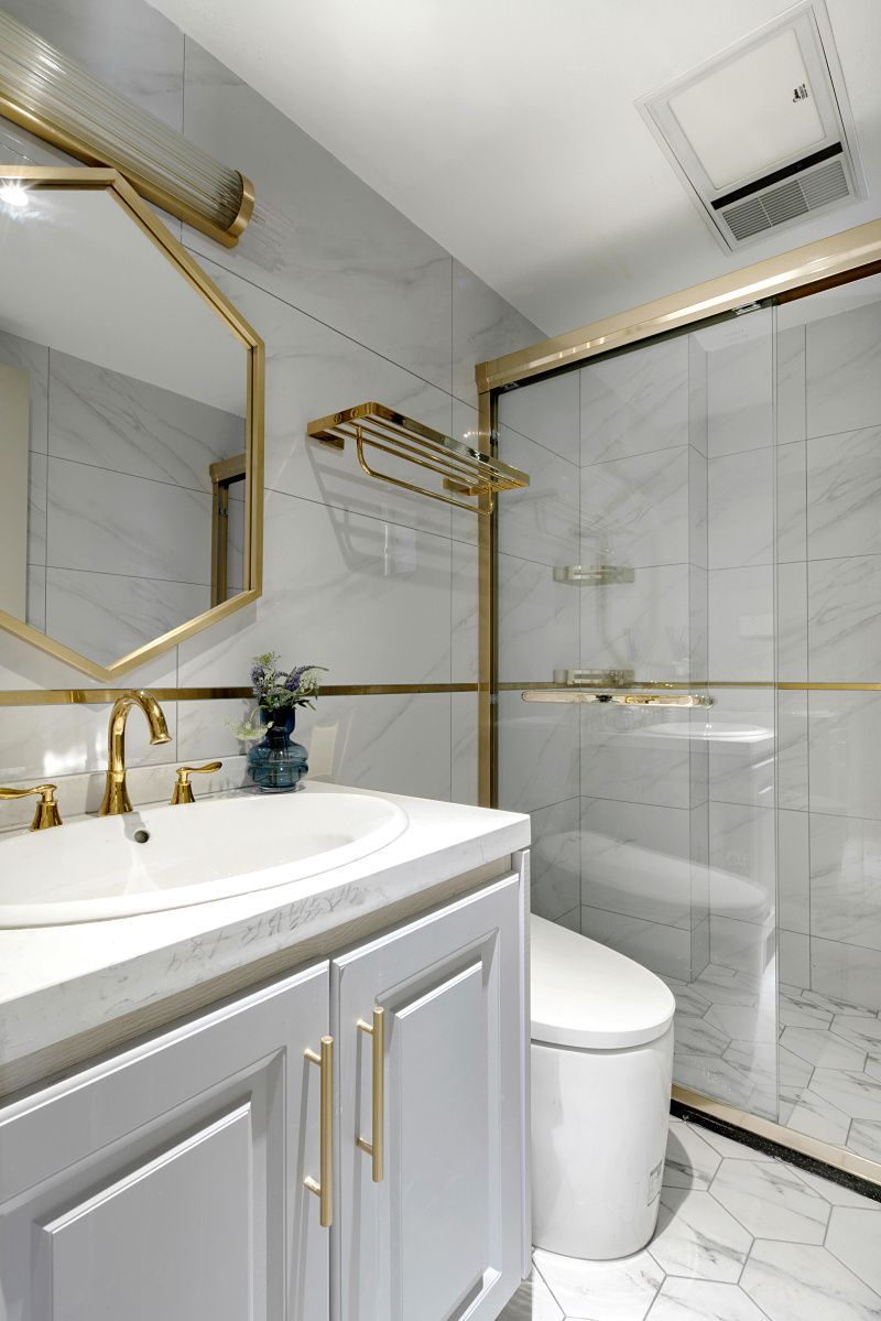 金色美缝剂搭配效果图解析，呈现优雅家装空间