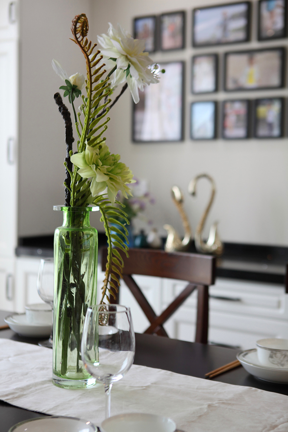 桌面花朵摆放效果图：提升你的家居品味与美感