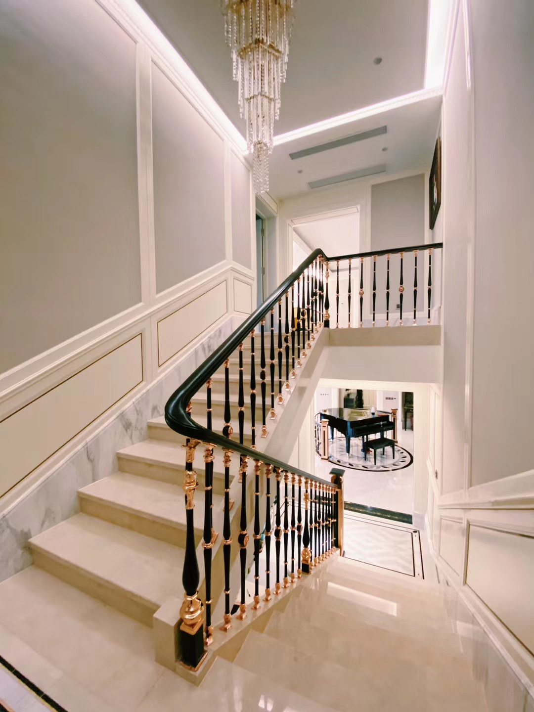 双面楼梯装修效果图，给家装带来优雅与实用的双重享受