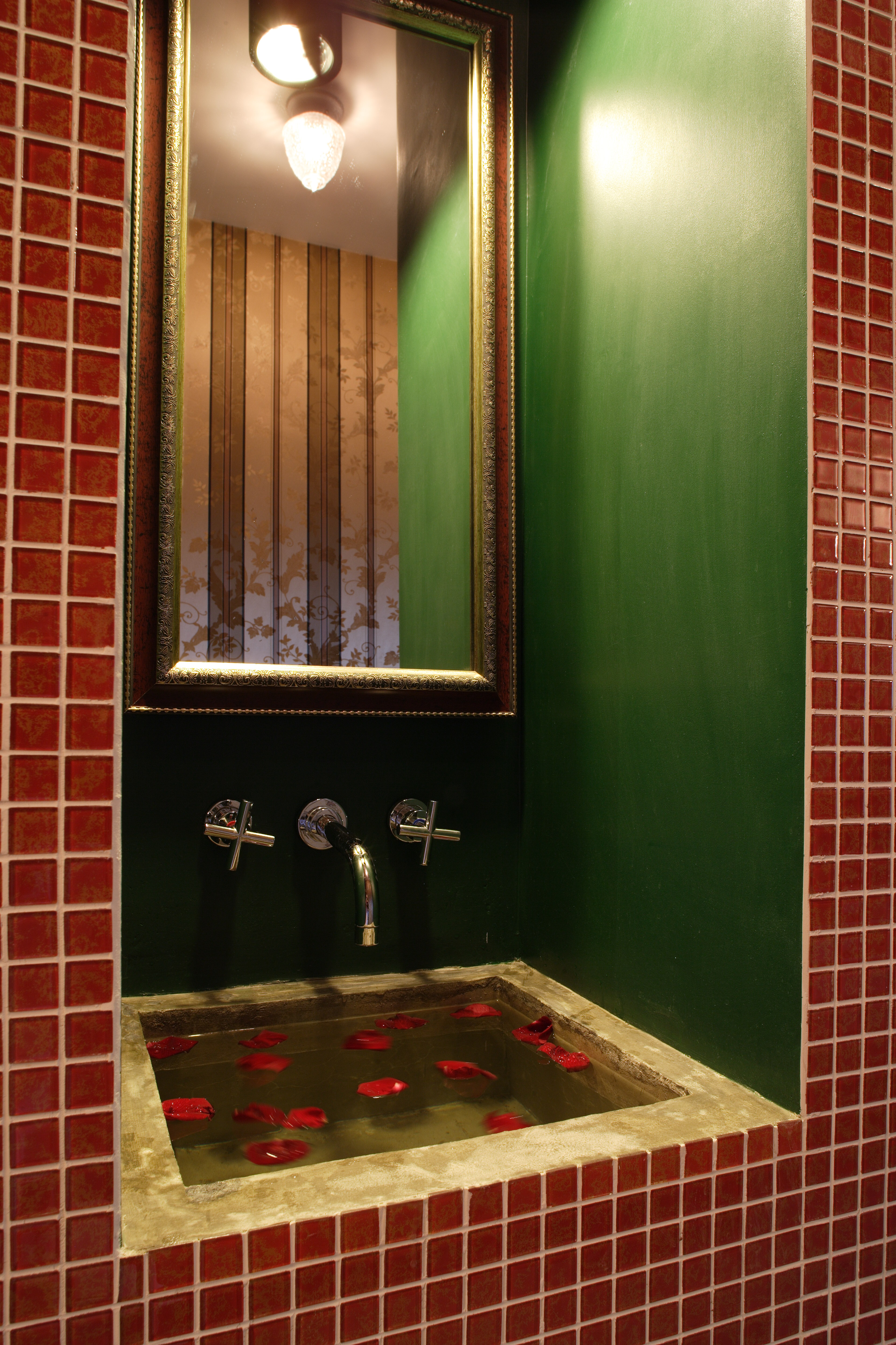 红色瓷砖装修效果图搭配指南与设计灵感