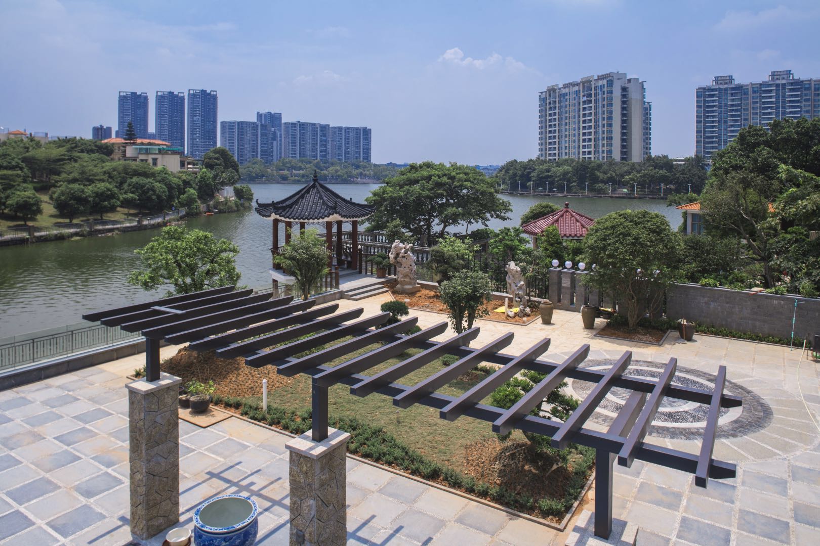 打造半圆地形广场绿化效果图：设计灵感与案例分享