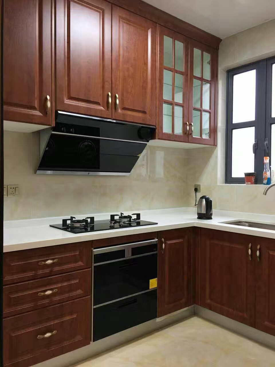 印度红厨房灶台效果图推荐，让您的厨房更显奢华气质