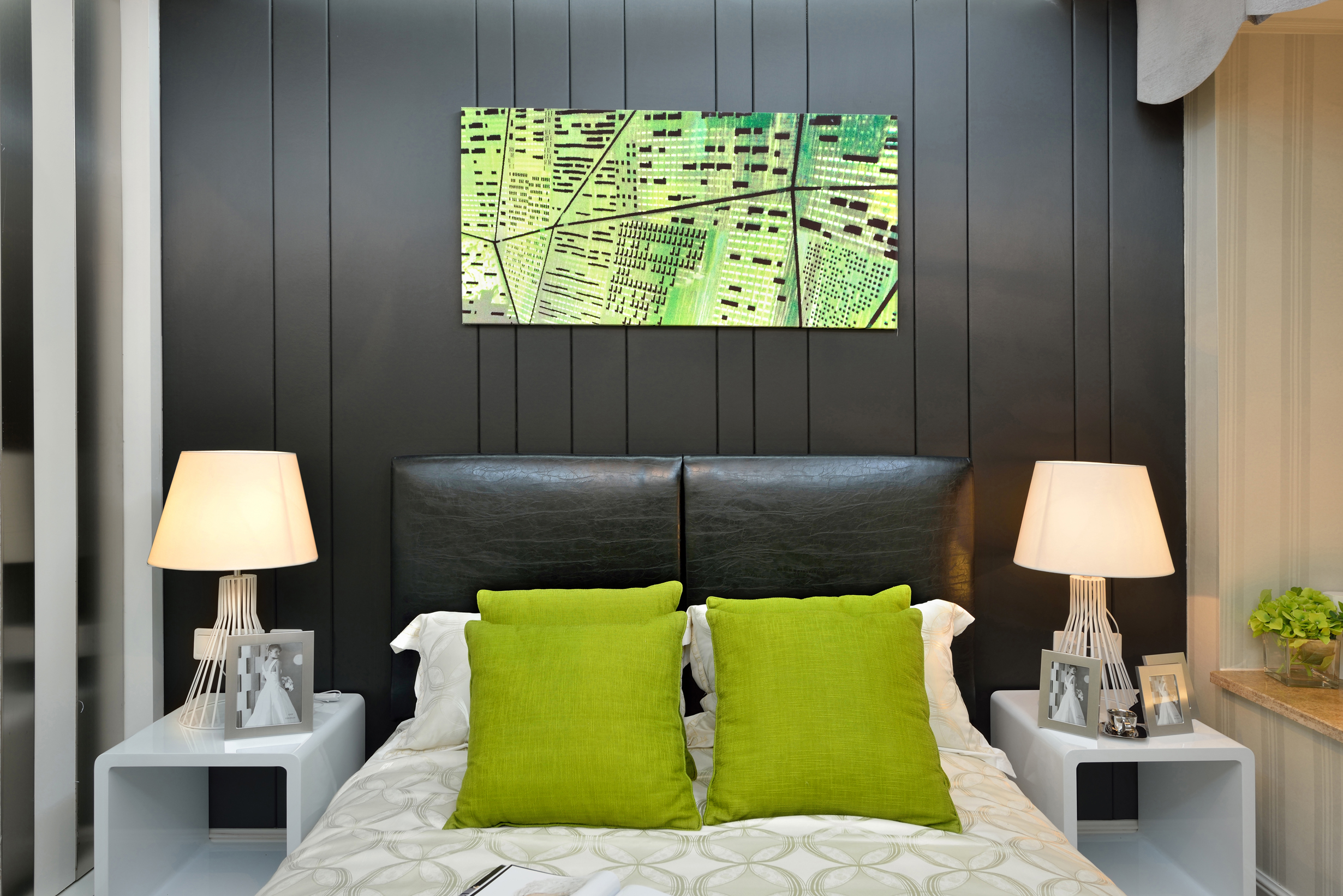 青绿山水画背景墙：高雅与自然的完美结合