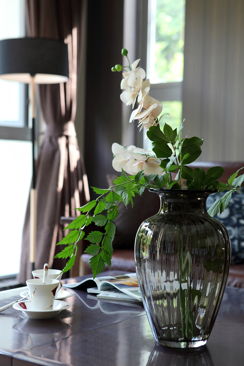 桌面花朵摆放效果图：提升你的家居品味与美感