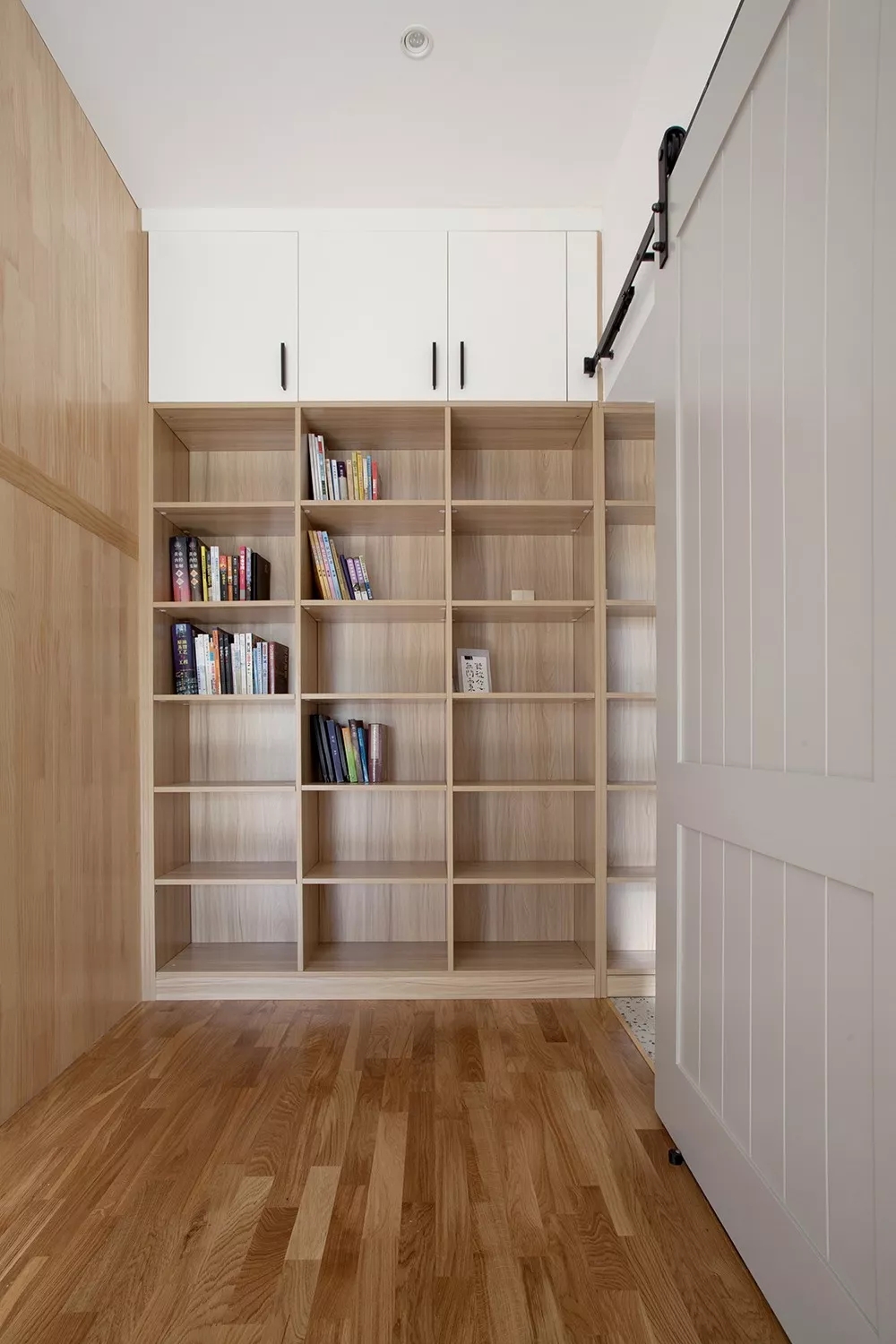 书柜一面墙效果图欣赏：打造完美家居空间