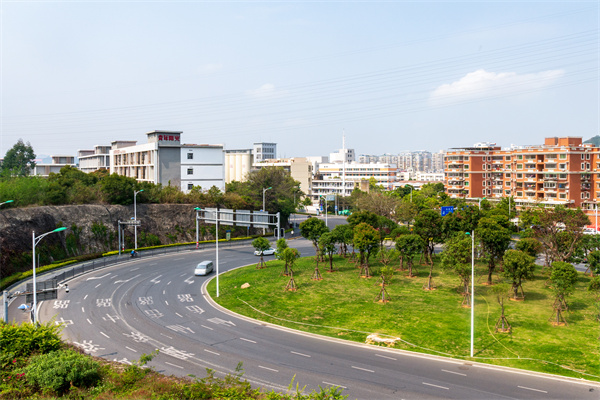 带你揭秘高速公路上隔音墙做法，快点来看！