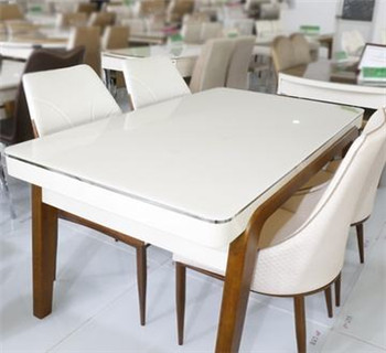 实木餐桌配桌布图片  实木餐桌需要铺桌布吗