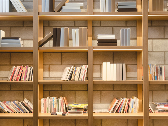 客厅书架设计方案有哪些？客厅书架尺寸如何选？