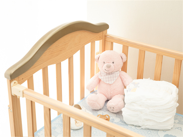 婴儿摇篮床实用吗？婴儿摇篮床有哪些选购技巧？