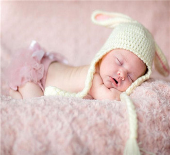 初生婴儿能睡电热毯吗  2个月宝宝能睡电热毯吗