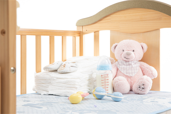 好孩子婴儿床优点普及，婴儿床应该这样选！