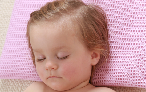 婴儿枕头定型防偏头  自制婴儿定型枕头图解