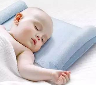 婴儿睡什么枕头最好  婴儿睡觉出汗多湿枕头