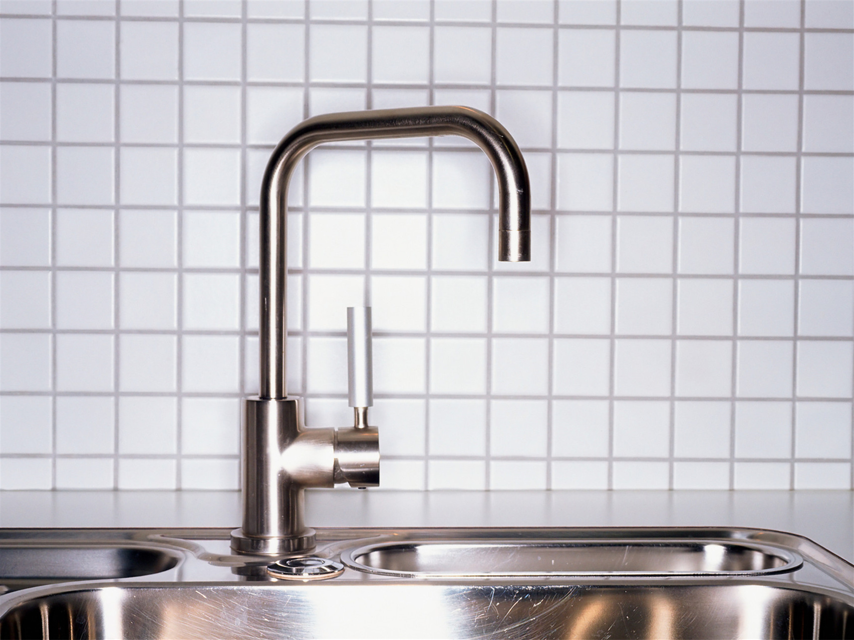 不锈钢水槽安装方法，不锈钢水槽怎么保养和清洁？