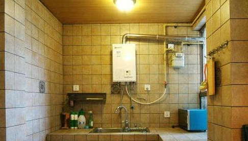 厨房燃气热水器  燃气热水器安装在厨房