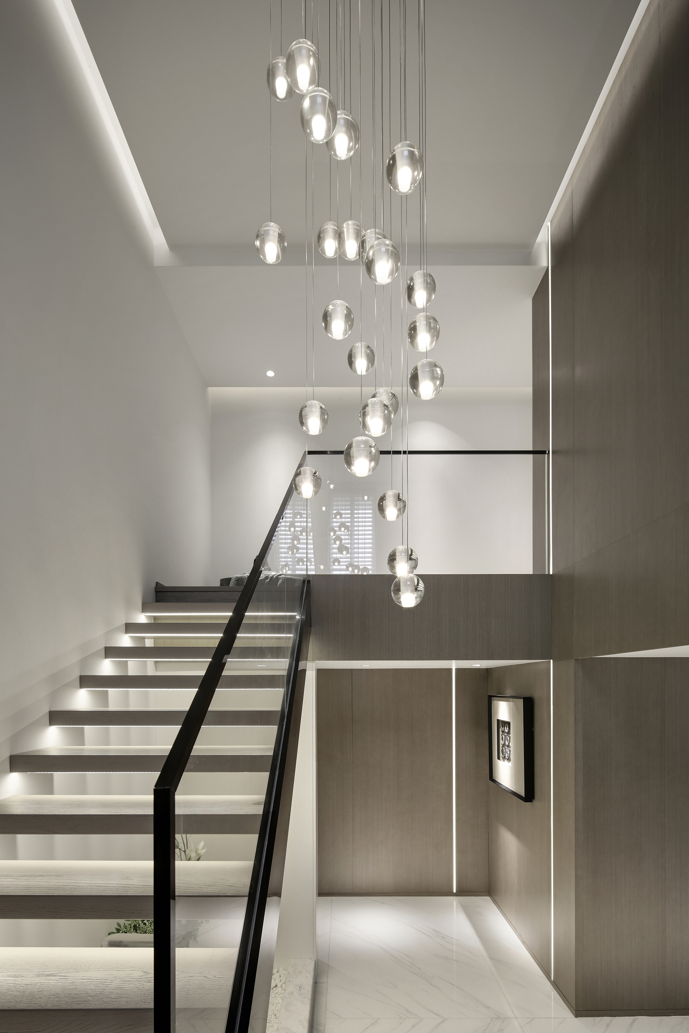 室内楼梯灯图片大全:激发创意与美感的灯光设计