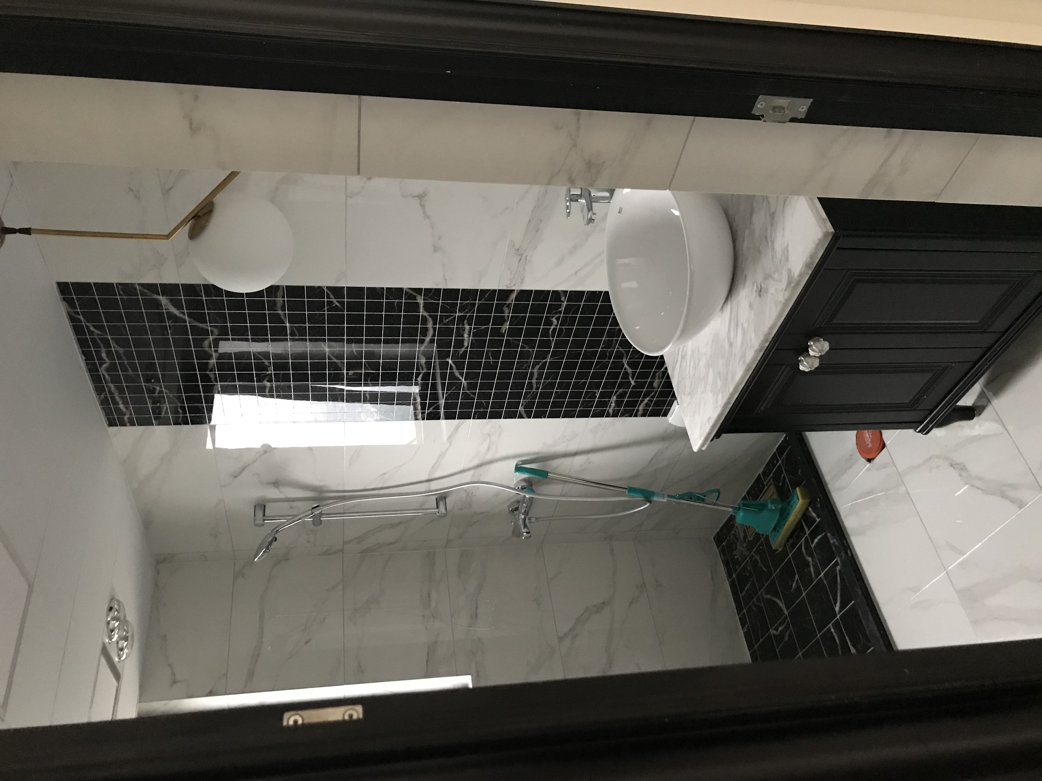 阳台改卫生间装修效果图赏析与改造技巧